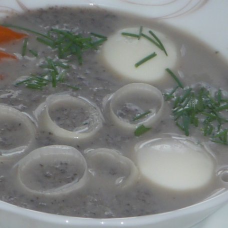 Krok 3 - Kremowa zupa pieczarkowa z jajkiem i warzywami foto