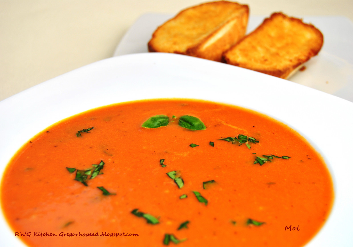 Kremowa zupa pomidorowa  foto