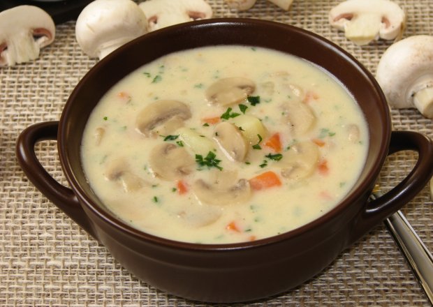 Fotografia przedstawiająca Kremowa zupa serowo-pieczarkowa