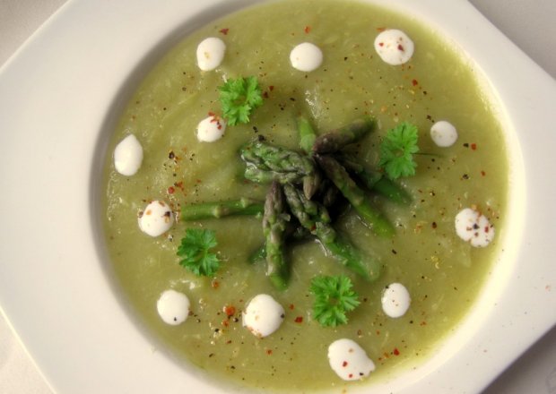 Fotografia przedstawiająca Kremowa zupa szparagowa