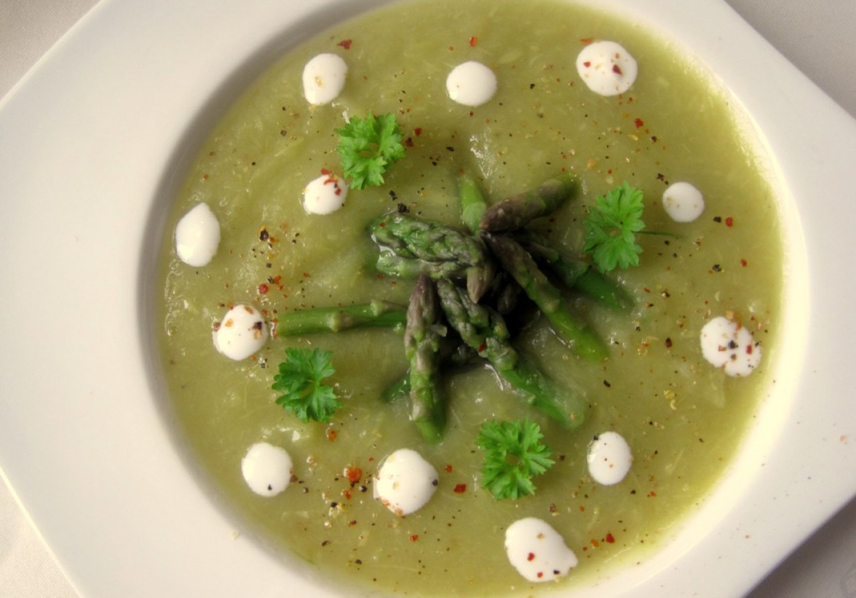 Kremowa zupa szparagowa foto