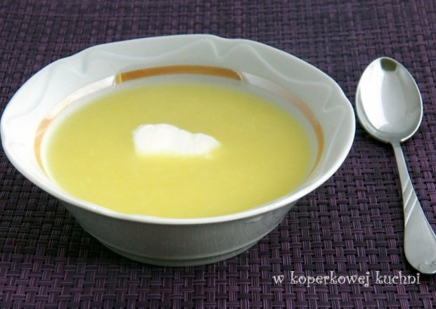 Fotografia przedstawiająca Kremowa zupa z białych szparagów