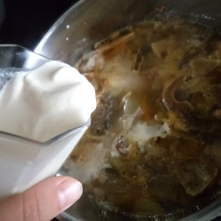 Krok 7 - Kremowa zupa z boczniakami i młodymi ziemniakami :) foto