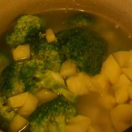 Krok 3 - Kremowa zupa z brokuła foto