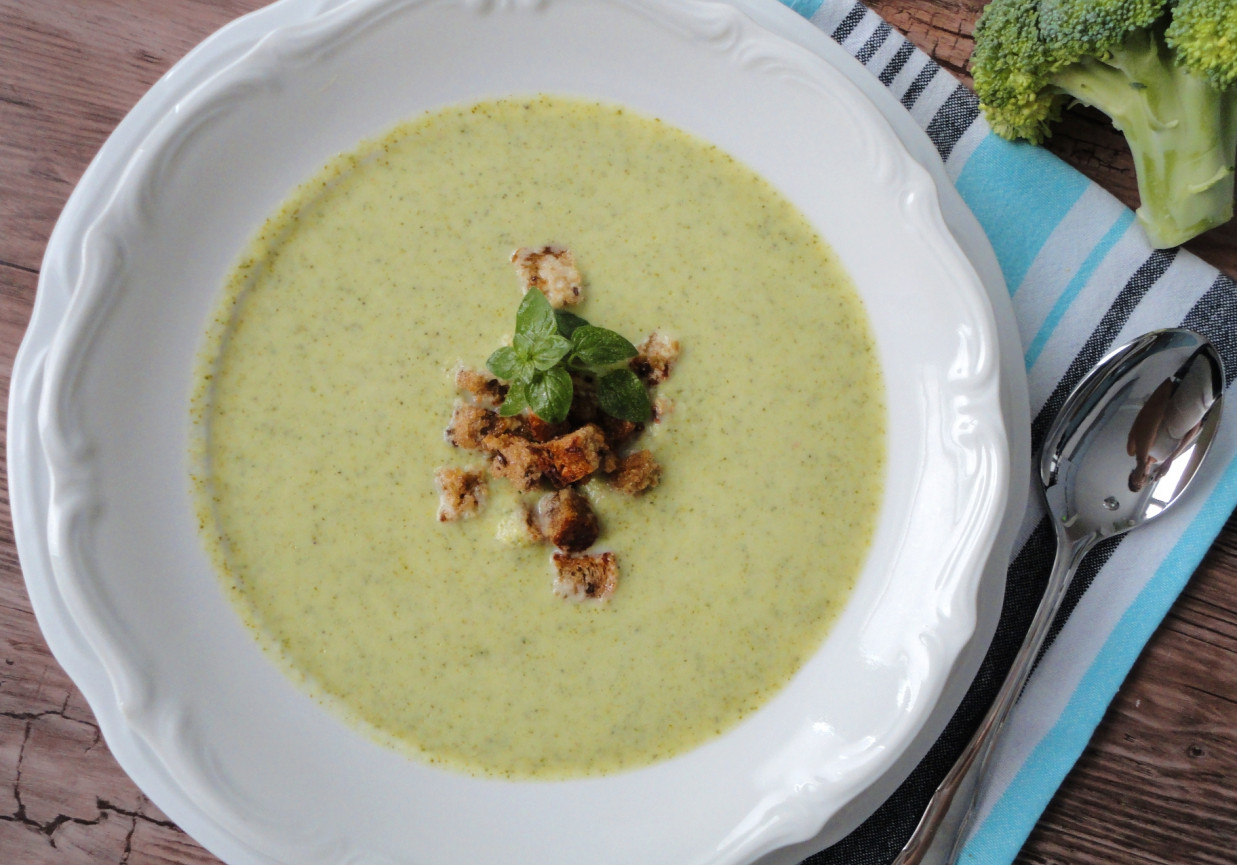 Kremowa zupa z brokułów foto