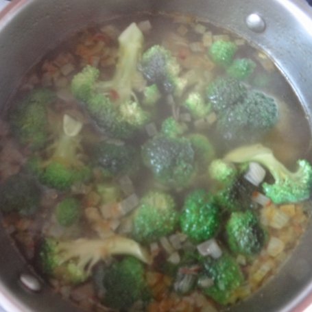 Krok 4 - Kremowa zupa z brokułów foto