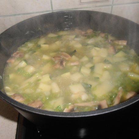 Krok 3 - Kremowa zupa z cukini pieczarek i mascarpone foto