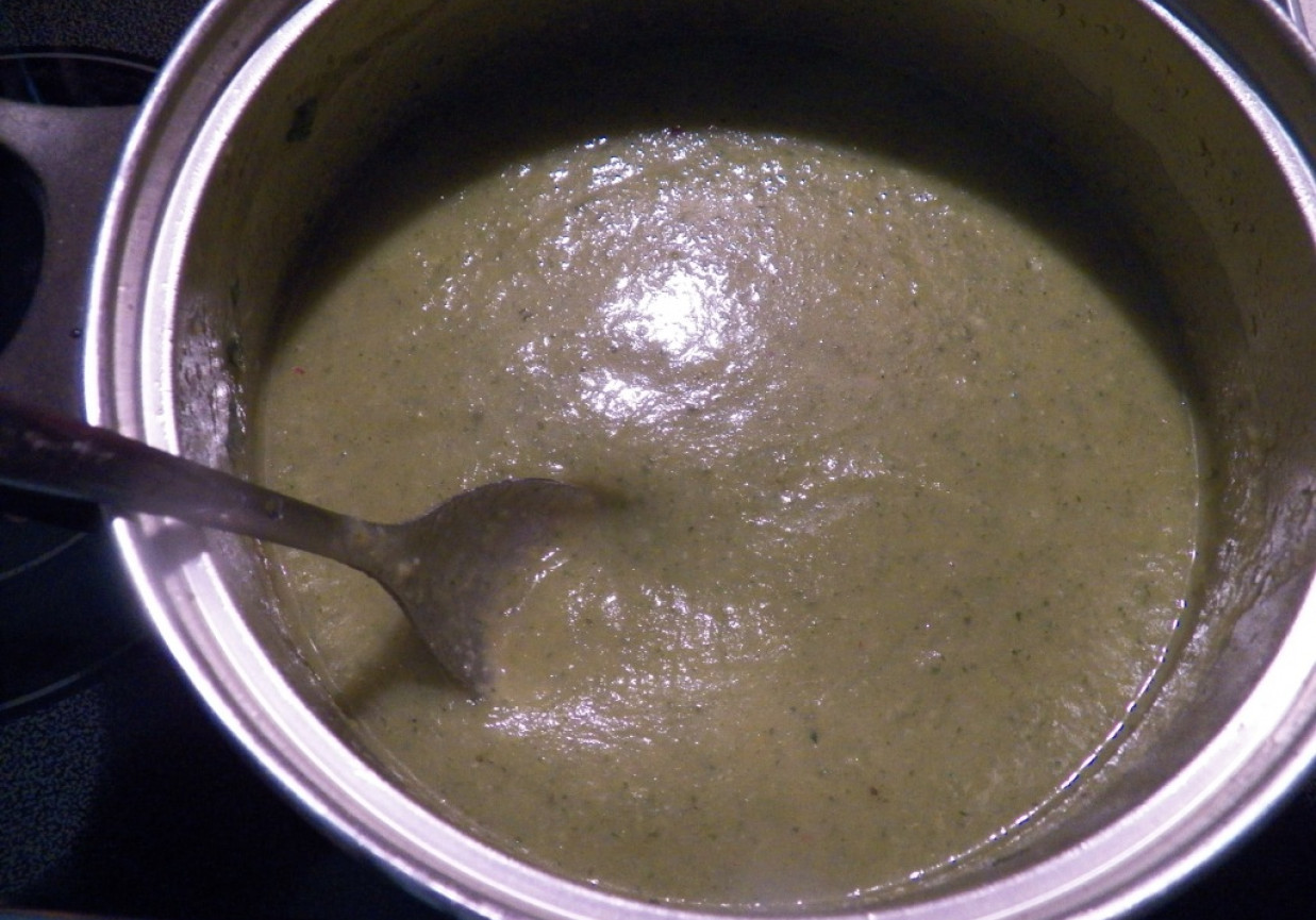 Kremowa zupa z cukinii foto