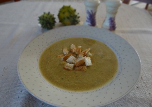 Fotografia przedstawiająca Kremowa zupa z cukinii