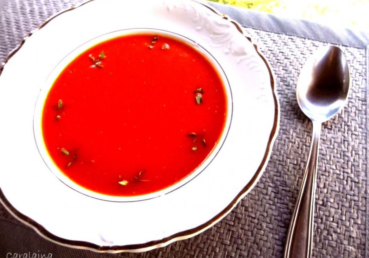 kremowa zupa z czerwonej papryki foto