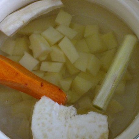 Krok 2 - Kremowa zupa z czosnku foto