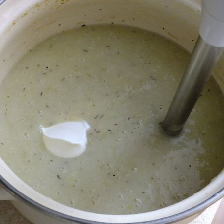 Krok 6 - Kremowa zupa z czosnku foto
