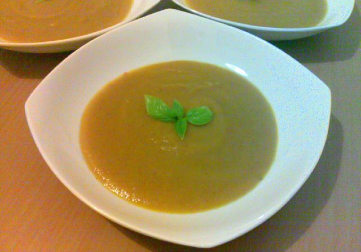 Kremowa zupa z dyni o smaku curry foto