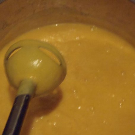 Krok 7 - Kremowa zupa z dyni z granatem foto