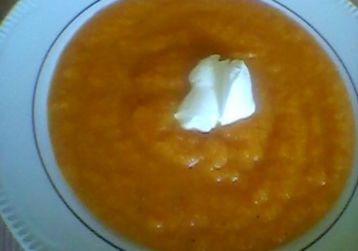 kremowa  zupa z dyni ze  śmietaną foto