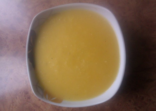 Fotografia przedstawiająca kremowa zupa z dyni