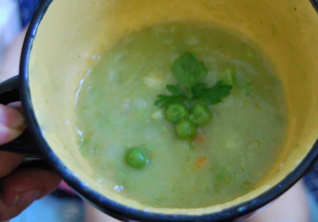 kremowa zupa z groszku i pora foto