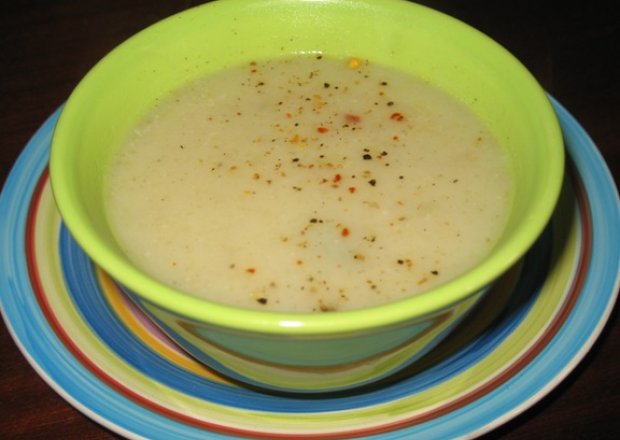 Fotografia przedstawiająca Kremowa zupa z kalarepy i cukinii