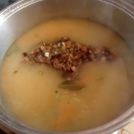 Krok 2 - Kremowa zupa z leśnych grzybów foto