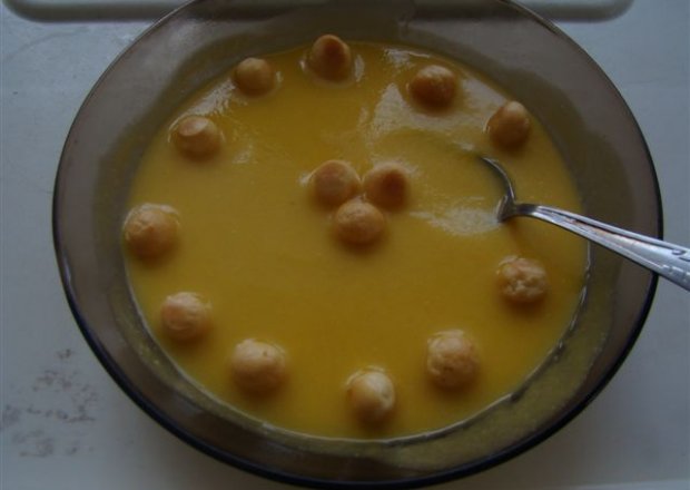 Fotografia przedstawiająca kremowa zupa z marchwi