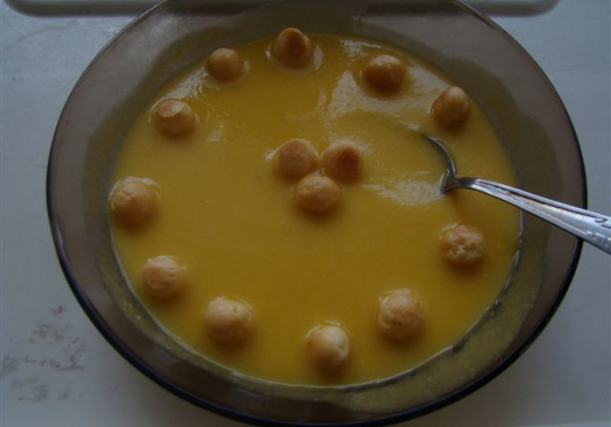 kremowa zupa z marchwi foto