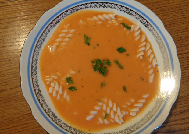 Fotografia przedstawiająca Kremowa zupa z pieczonych pomidorów