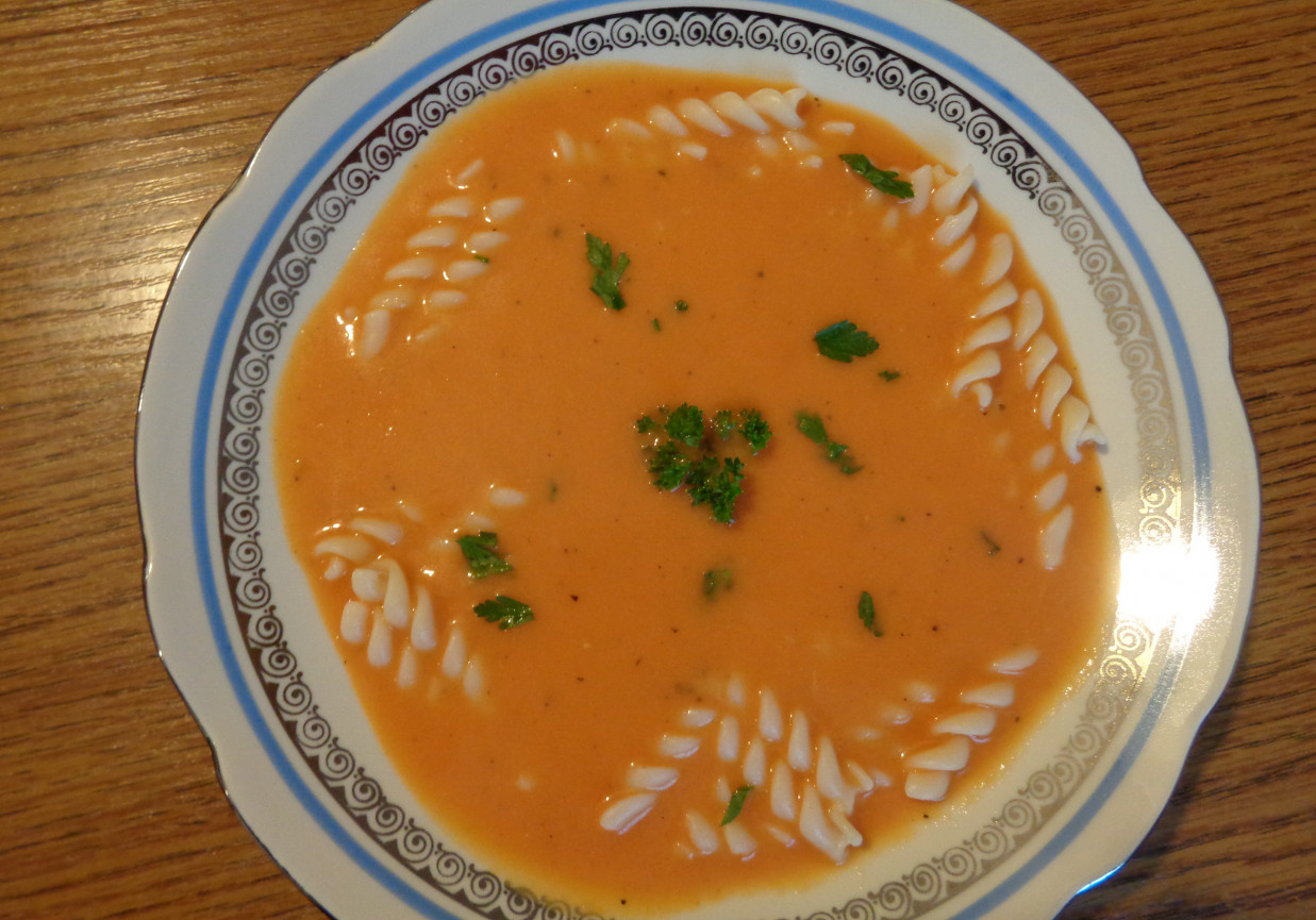 Kremowa zupa z pieczonych pomidorów  foto