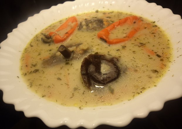 Fotografia przedstawiająca Kremowa zupa z podgrzybkami - z nutą czosnku niedzwiedziego :)