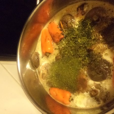 Krok 6 - Kremowa zupa z podgrzybkami - z nutą czosnku niedzwiedziego :) foto