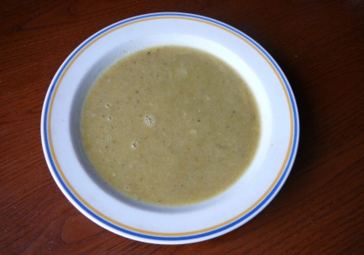 kremowa zupa z pora z pekink foto