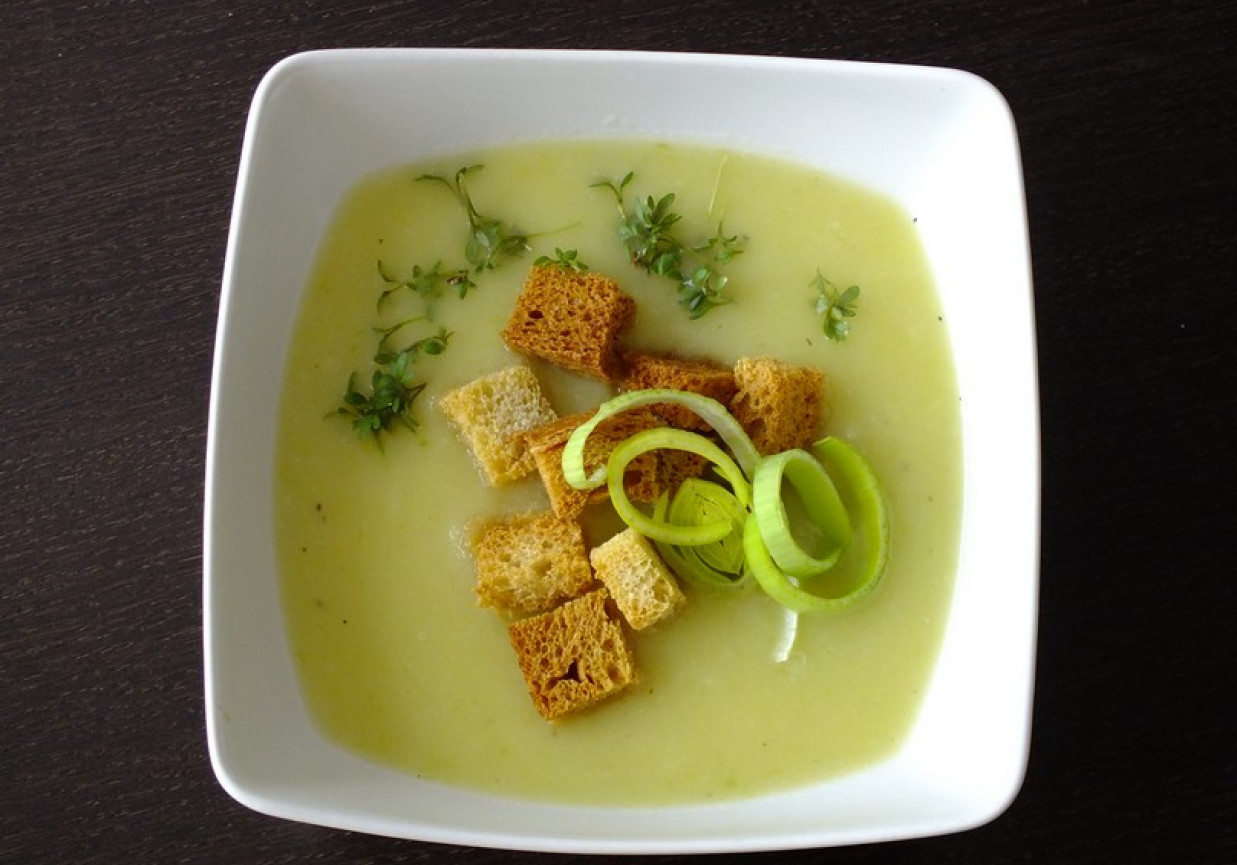 Kremowa zupa z selera i pora foto