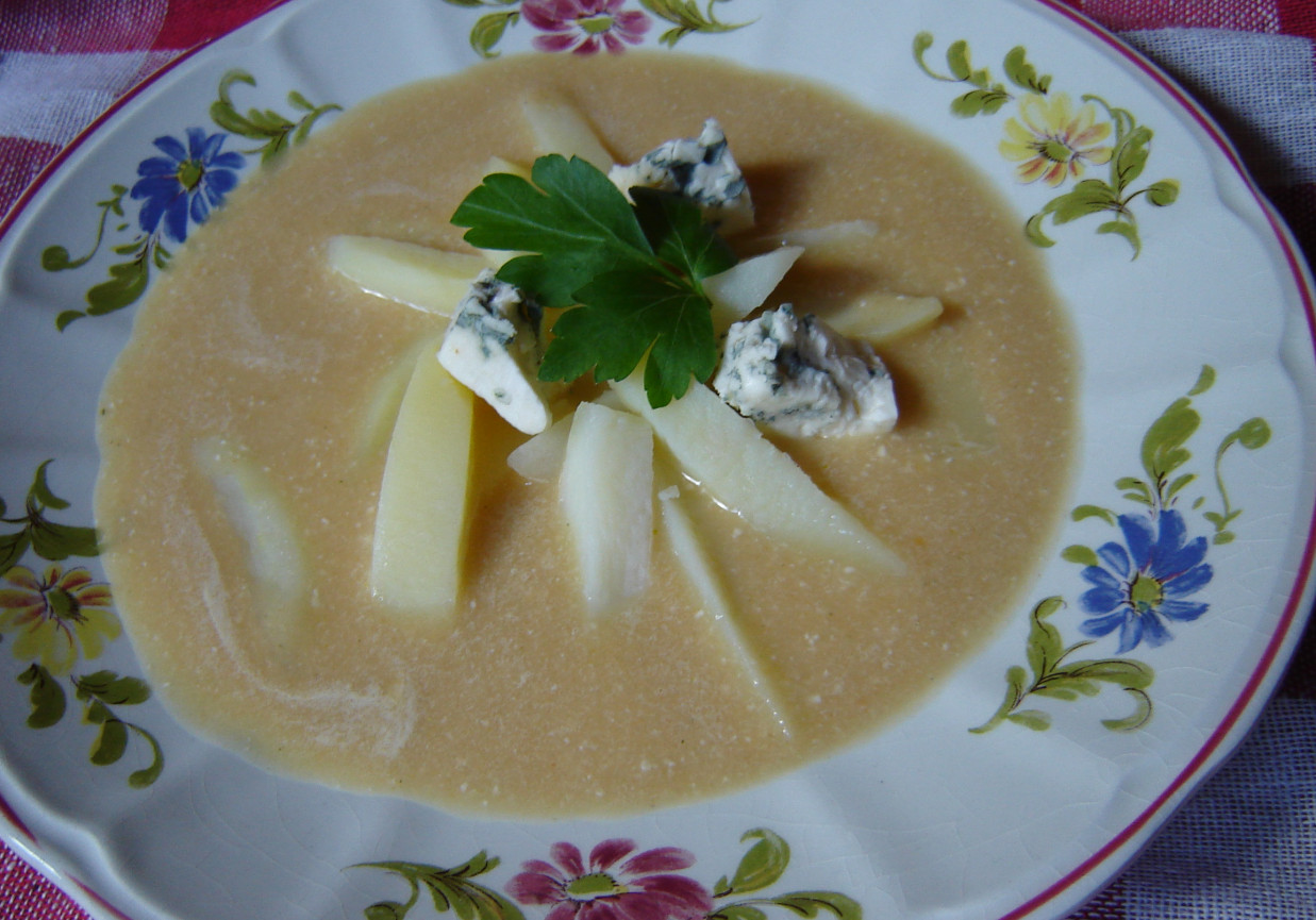 Kremowa zupa z serem pleśniowym foto