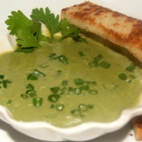Krok 7 - Kremowa zupa z zielonej sałaty foto