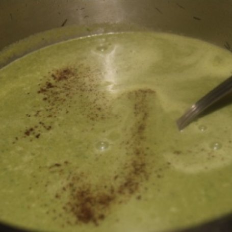 Krok 5 - Kremowa zupa z zielonej sałaty foto