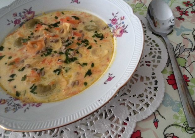 Fotografia przedstawiająca Kremowa zupa ze słonecznikiem