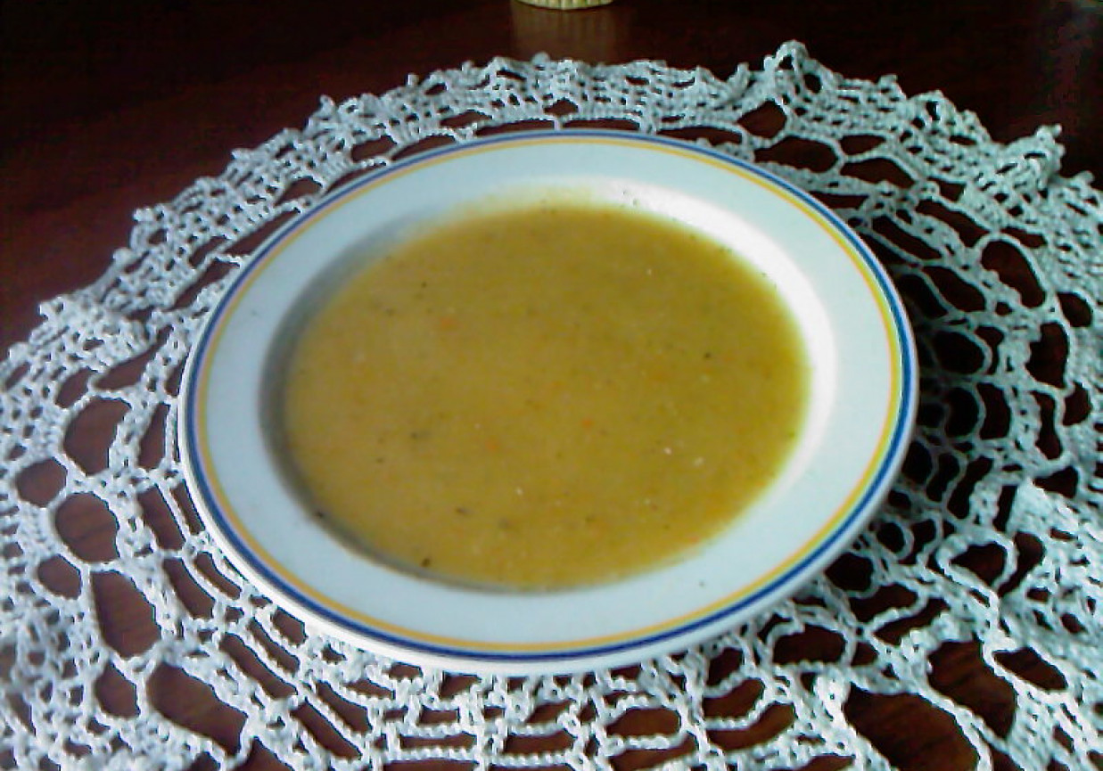 Kremowa zupa ziemniaczana z kapustą foto