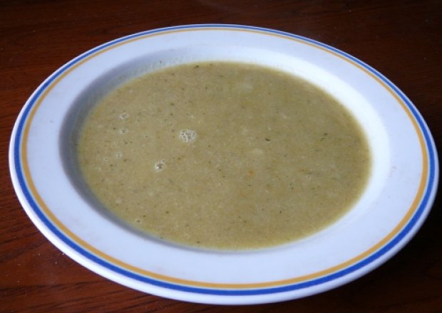 Fotografia przedstawiająca Kremowa zupa ziemniaczana z porem