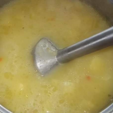 Krok 5 - Kremowa zupa ziemniaczana ze szparagówką  foto