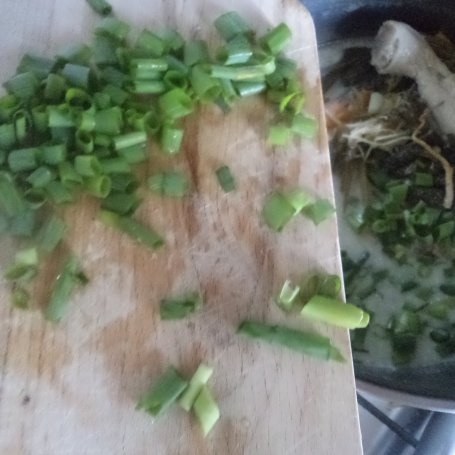 Krok 7 - Kremowa zupka z młodymi warzywami i cebulką zieloną :)  foto
