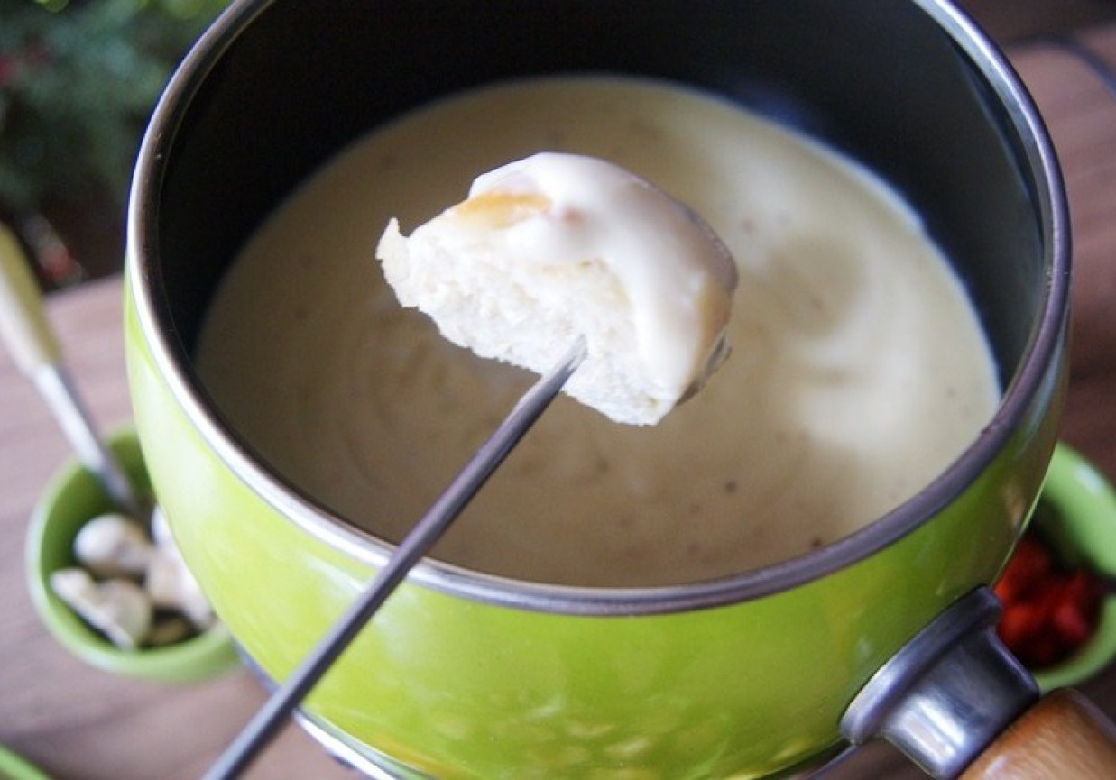 Kremowe fondue serowe foto