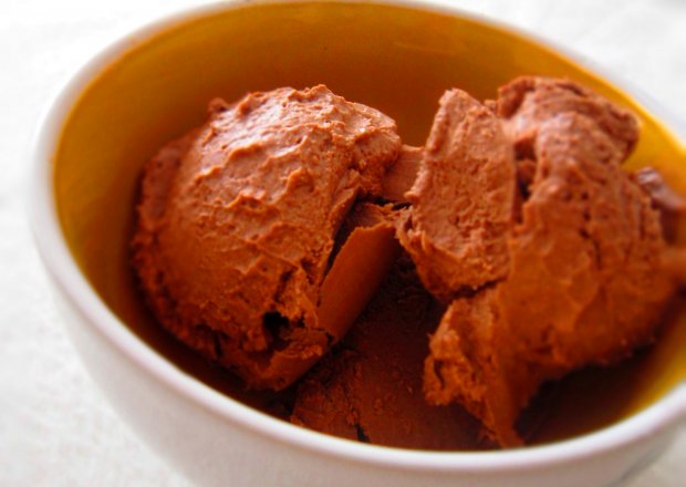 Fotografia przedstawiająca Kremowe lody czekoladowe