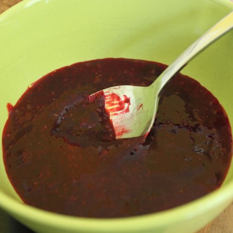Krok 2 - Kremowe lody z czarną porzeczką foto