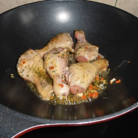 Krok 1 - Kremowe risotto z pałkami kurczaka foto