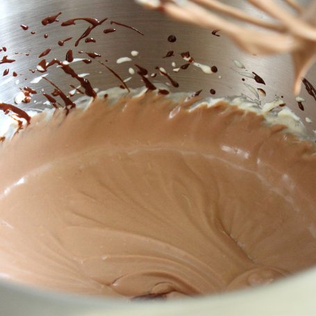 Krok 2 - Kremowe serniczki czekoladowe foto