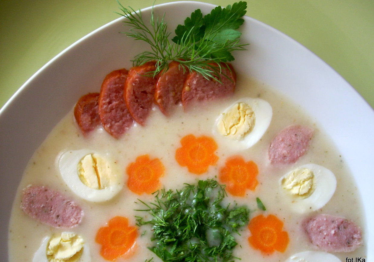 Kremowy żurek z czosnkiem i chrzanem foto