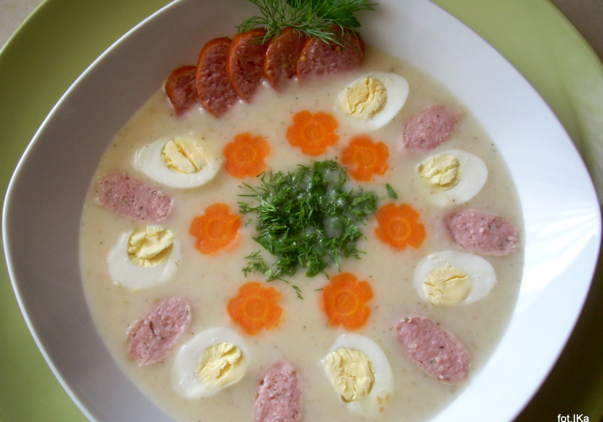 Kremowy żurek z czosnkiem i chrzanem foto