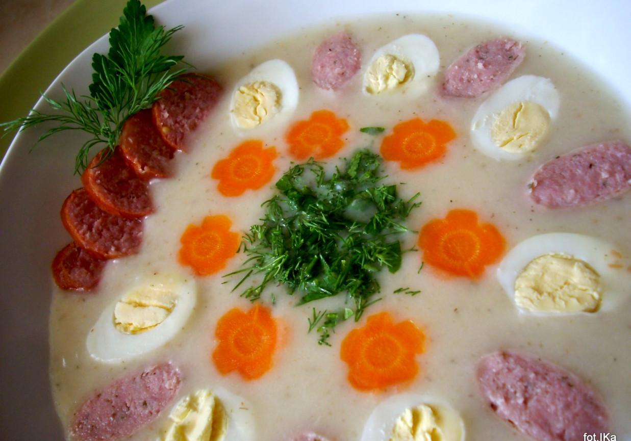 Kremowy żurek z czosnkiem i chrzanem foto