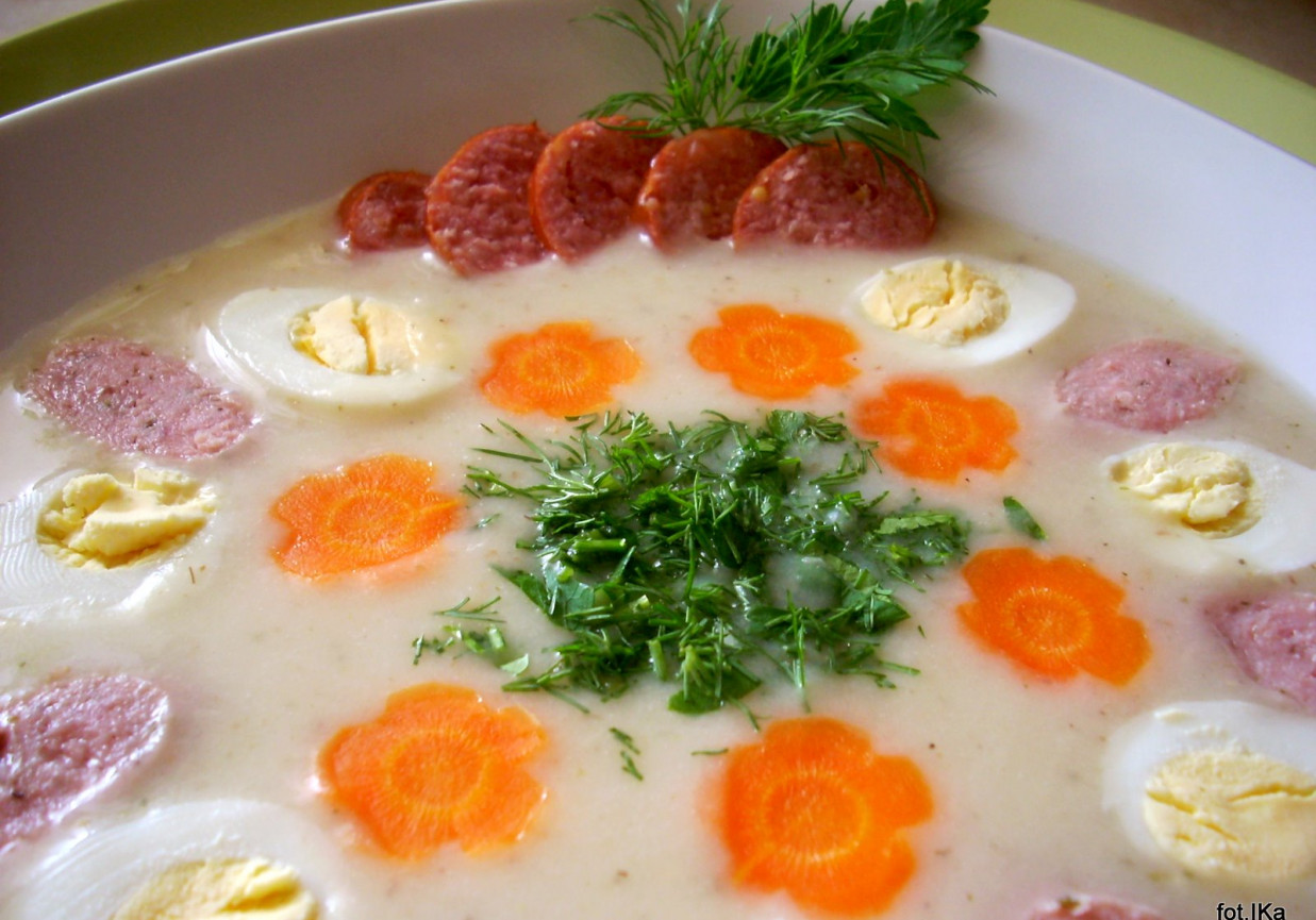 Kremowy żurek z czosnkiem i chrzanem foto