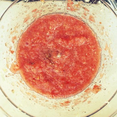 Krok 3 - Krewetki w sosie z pomidorów i chilli foto