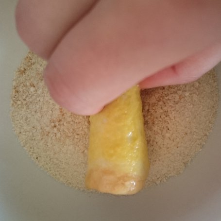 Krok 7 - Krokiety z chleba tostowego z kremem czekoladowym foto
